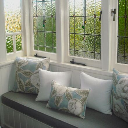 Cushions Ivory T - fabric & wallpaper